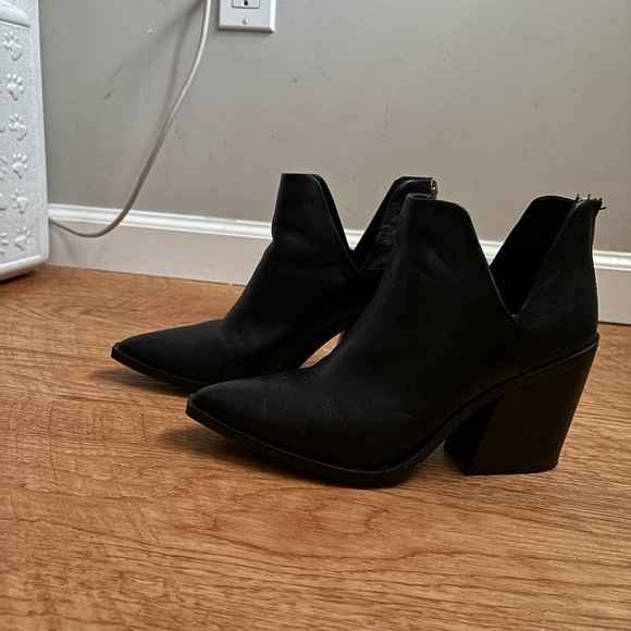 Black Steve Madden booties - Picture 3 of 6